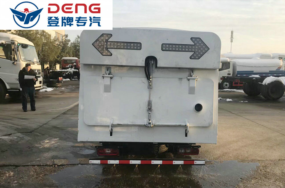 躍進(jìn)小福星3方吸塵車_10