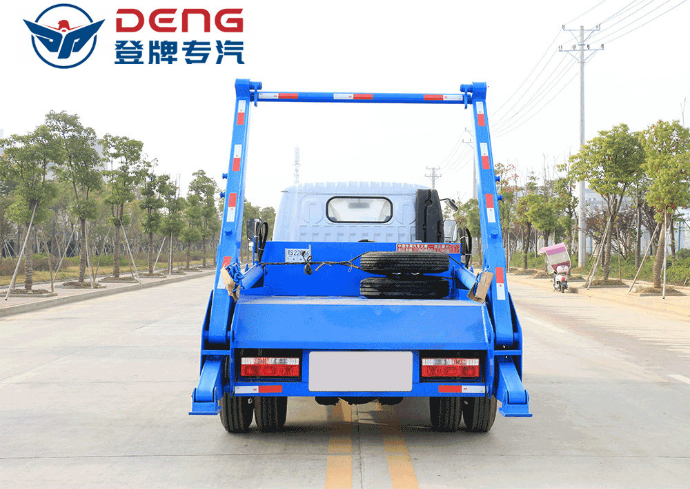 國(guó)六東風(fēng)小多利卡擺臂垃圾車_14